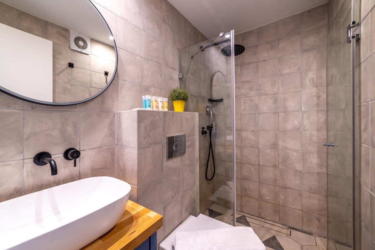 The Six Days Stylish One Bedroom Apartments Eilat Bagian luar foto