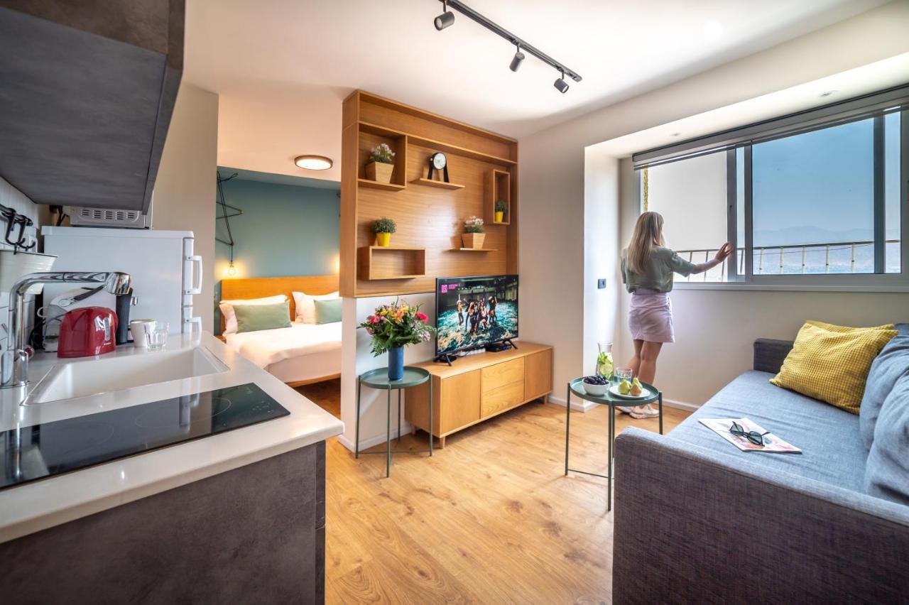The Six Days Stylish One Bedroom Apartments Eilat Bagian luar foto