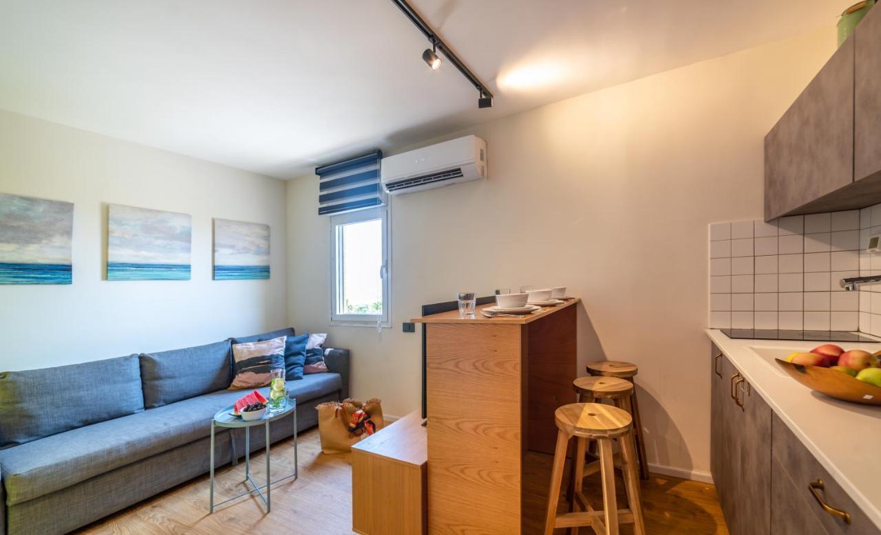 The Six Days Stylish One Bedroom Apartments Eilat Bagian luar foto